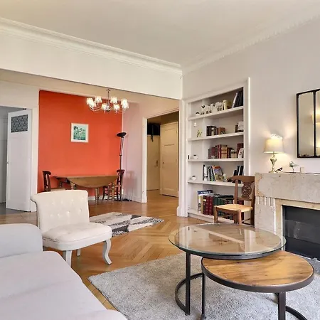 Premium Two-bedroom With Balcony And Secure Parking 6th Lyon