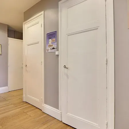 Premium Two-bedroom With Balcony And Secure Parking 6th *