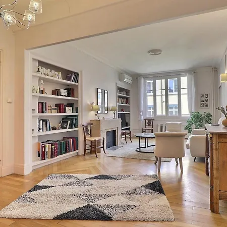 Premium Two-bedroom With Balcony And Secure Parking 6th Lyon